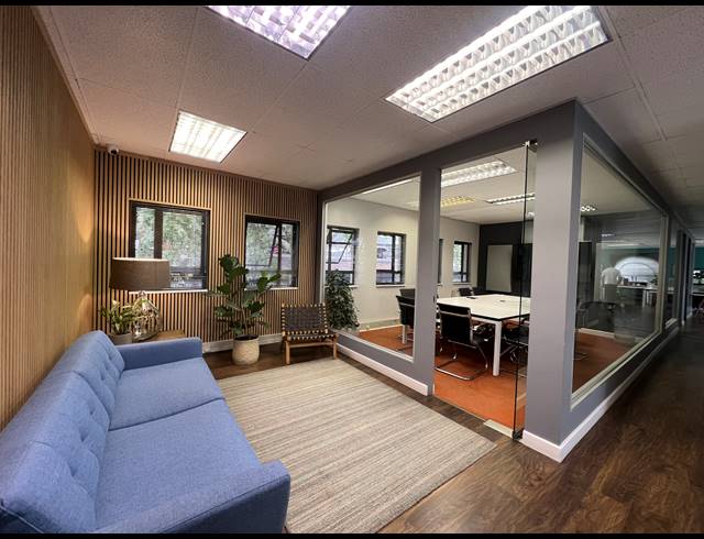 221M² OFFICE TO LET IN HYDE PARK
